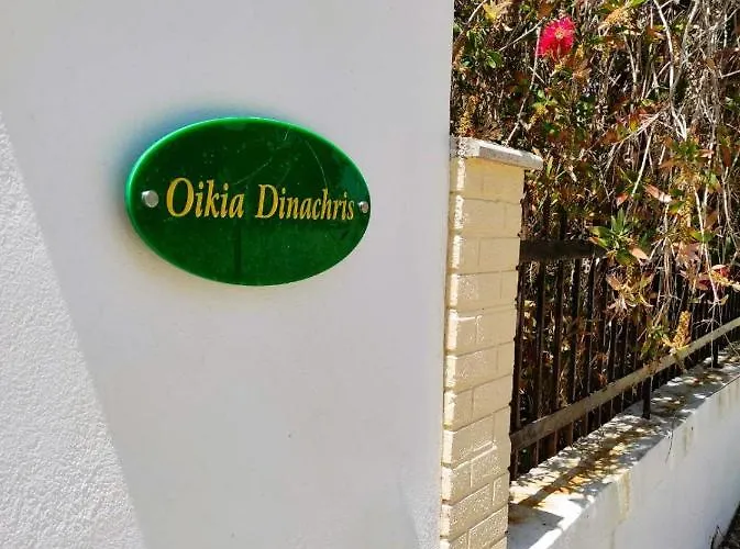 Oikia Dinachris *
